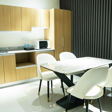 Noble Cebu Hotel מראה חיצוני תמונה