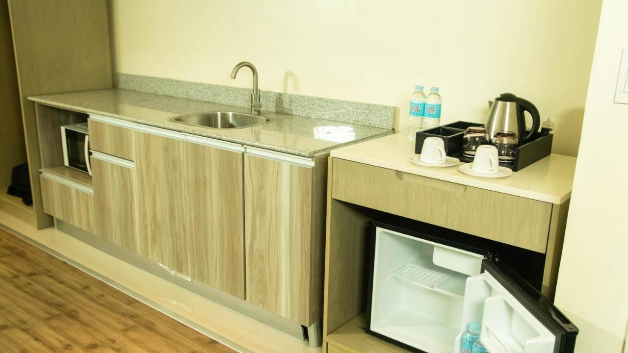 Noble Cebu Hotel מראה חיצוני תמונה