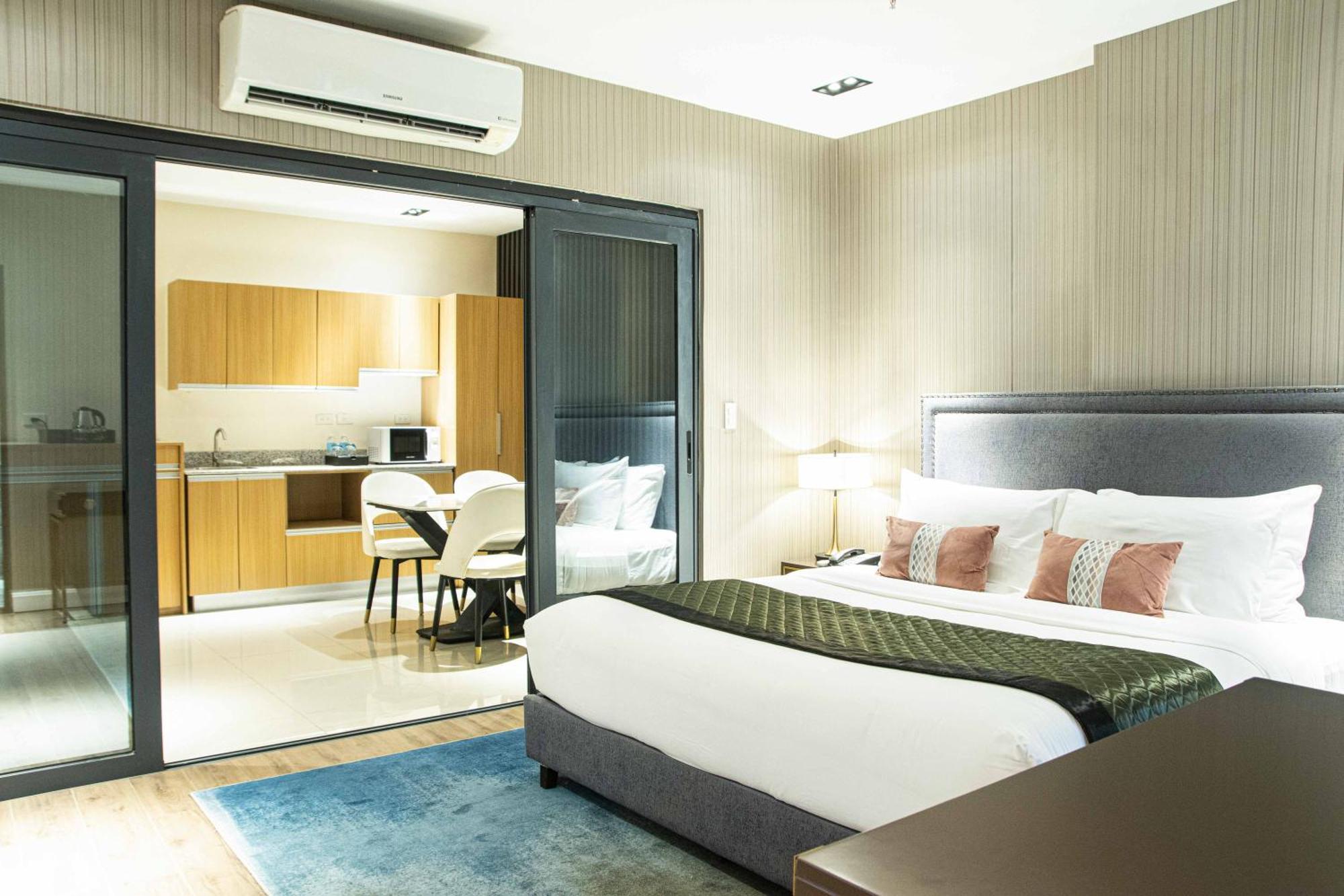 Noble Cebu Hotel מראה חיצוני תמונה